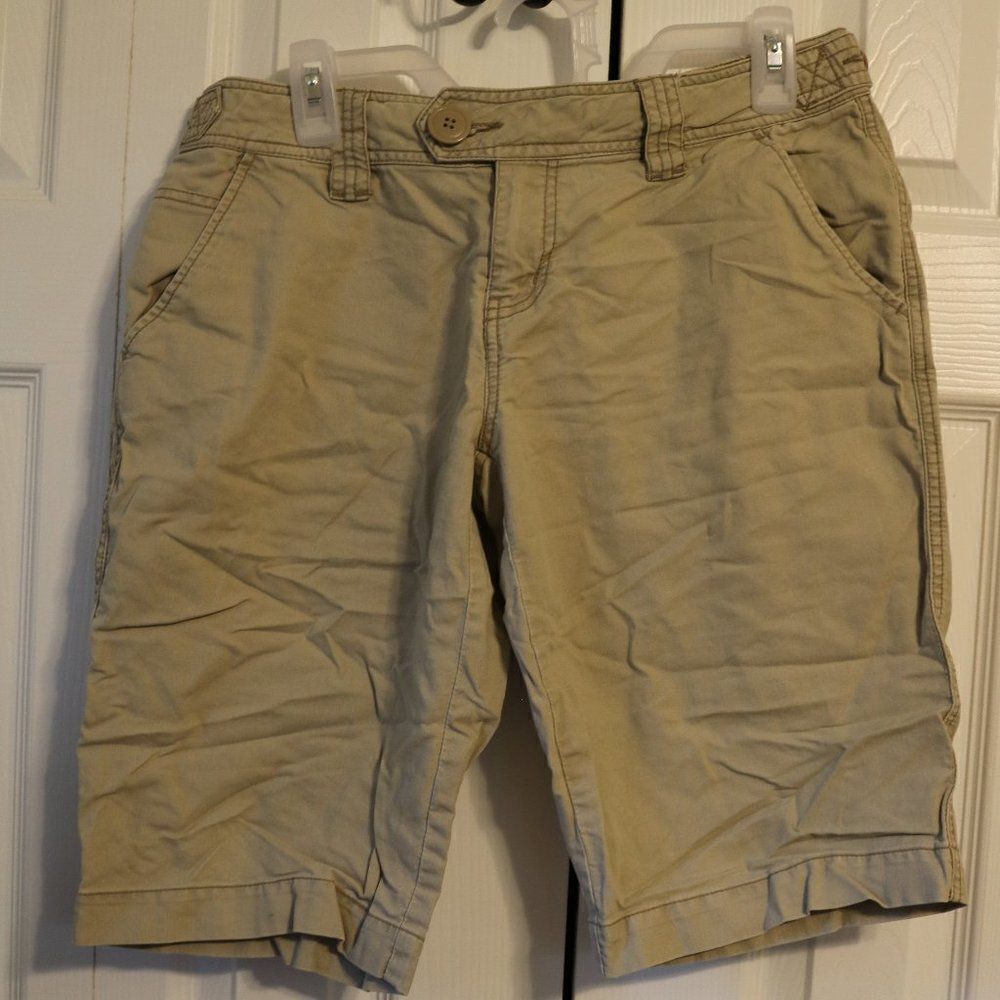 Maurices Shorts Capris Khaki Size 11